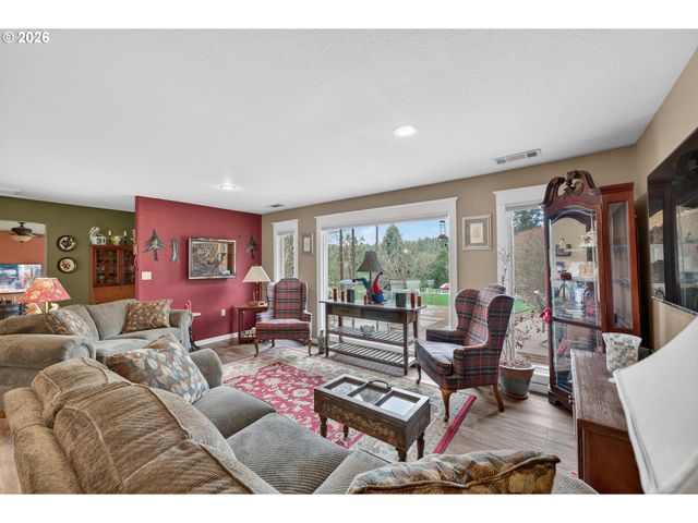 694 ORCHARD Ln, Roseburg, OR 97471