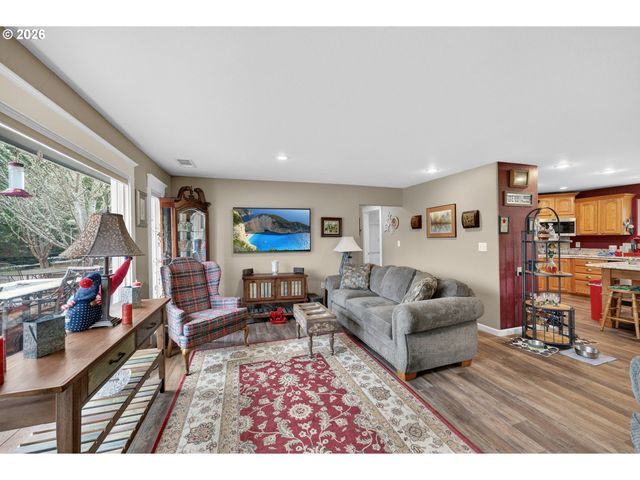 694 ORCHARD Ln, Roseburg, OR 97471