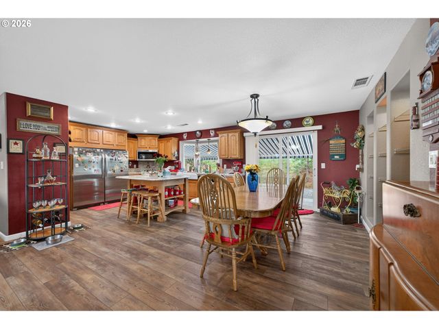 694 ORCHARD Ln, Roseburg, OR 97471