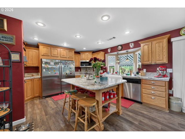 694 ORCHARD Ln, Roseburg, OR 97471
