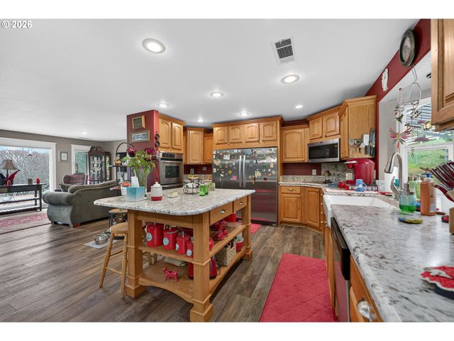 694 ORCHARD Ln, Roseburg, OR 97471