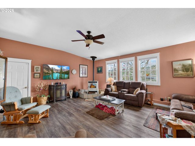 694 ORCHARD Ln, Roseburg, OR 97471