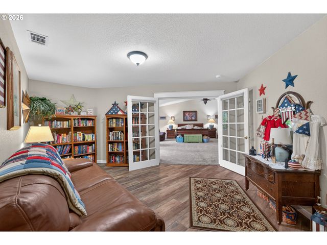 694 ORCHARD Ln, Roseburg, OR 97471