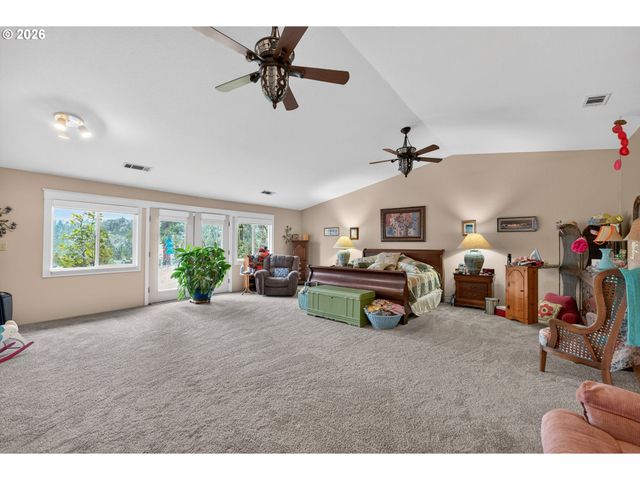 694 ORCHARD Ln, Roseburg, OR 97471