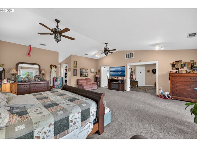 694 ORCHARD Ln, Roseburg, OR 97471