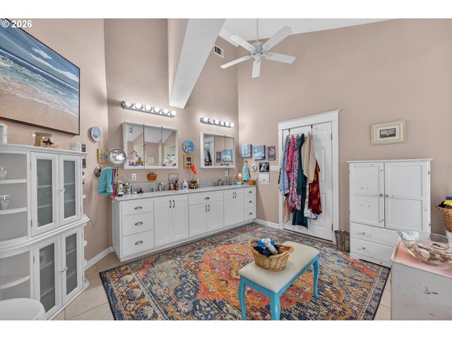 694 ORCHARD Ln, Roseburg, OR 97471