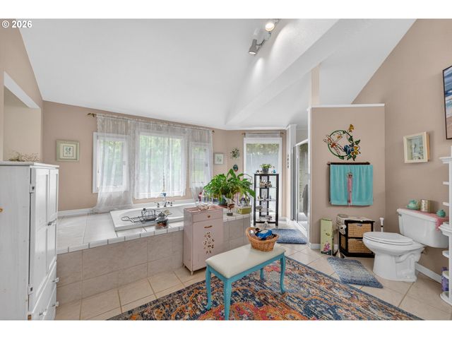 694 ORCHARD Ln, Roseburg, OR 97471