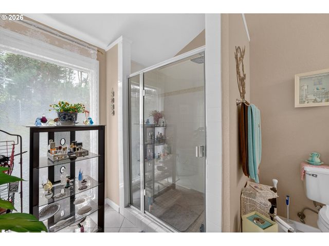 694 ORCHARD Ln, Roseburg, OR 97471