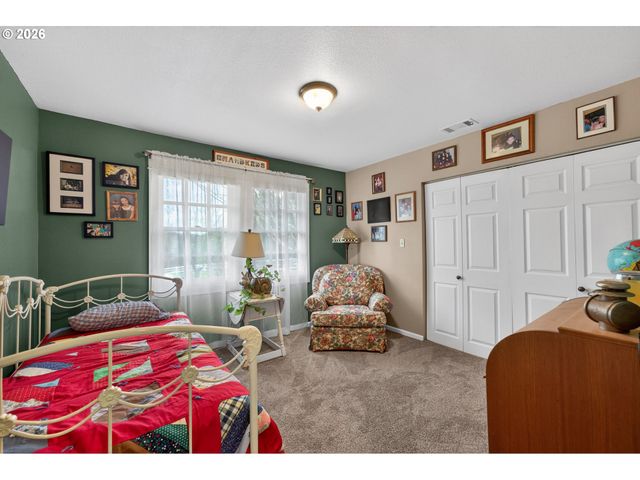 694 ORCHARD Ln, Roseburg, OR 97471