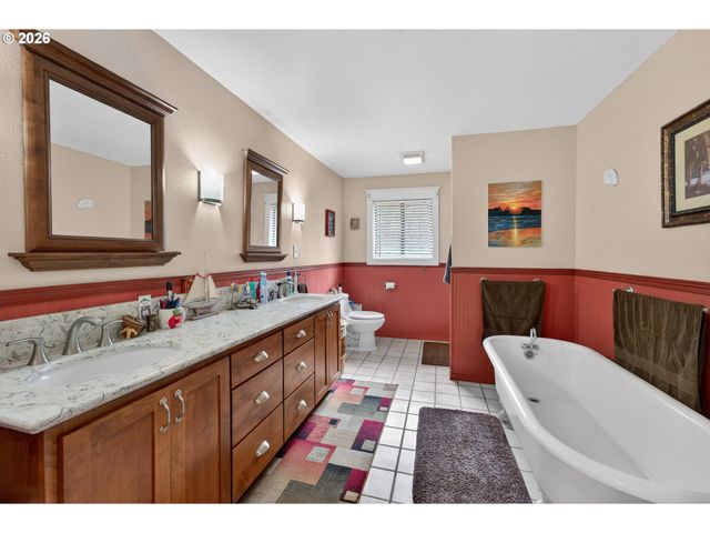 694 ORCHARD Ln, Roseburg, OR 97471