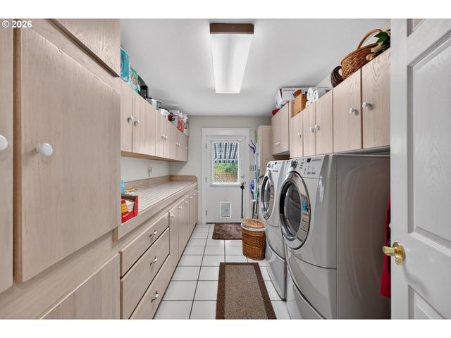 694 ORCHARD Ln, Roseburg, OR 97471