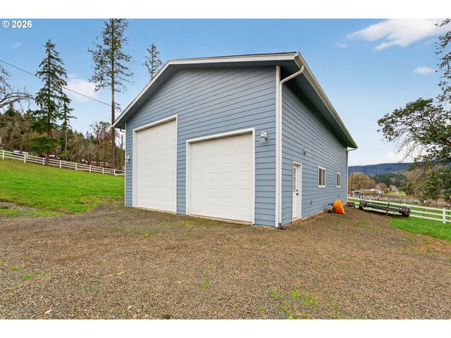 694 ORCHARD Ln, Roseburg, OR 97471