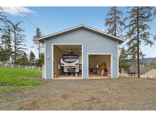 694 ORCHARD Ln, Roseburg, OR 97471