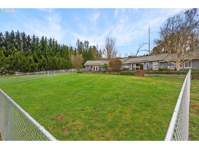 694 ORCHARD Ln, Roseburg, OR 97471