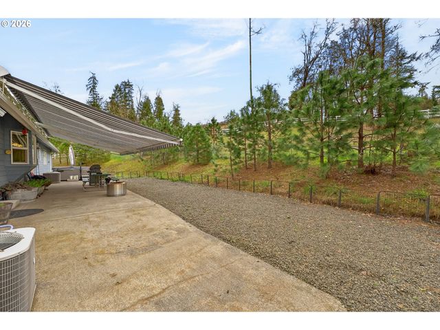 694 ORCHARD Ln, Roseburg, OR 97471