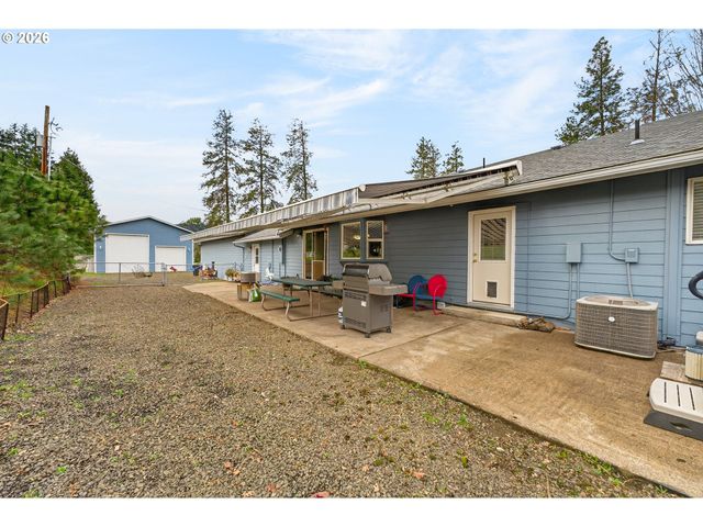 694 ORCHARD Ln, Roseburg, OR 97471