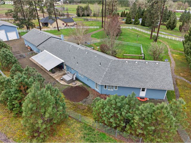 694 ORCHARD Ln, Roseburg, OR 97471