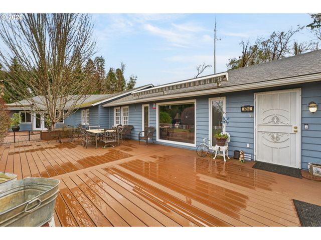 694 ORCHARD Ln, Roseburg, OR 97471