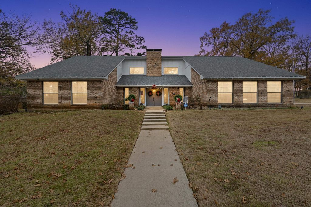 505 Brookhollow, White Oak, TX 75693