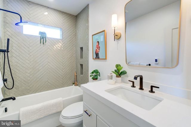 1327 IVES PL SE, Washington, DC 20003