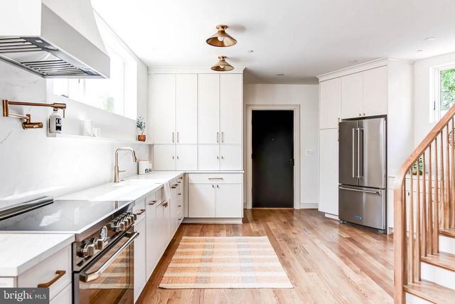 1327 IVES PL SE, Washington, DC 20003