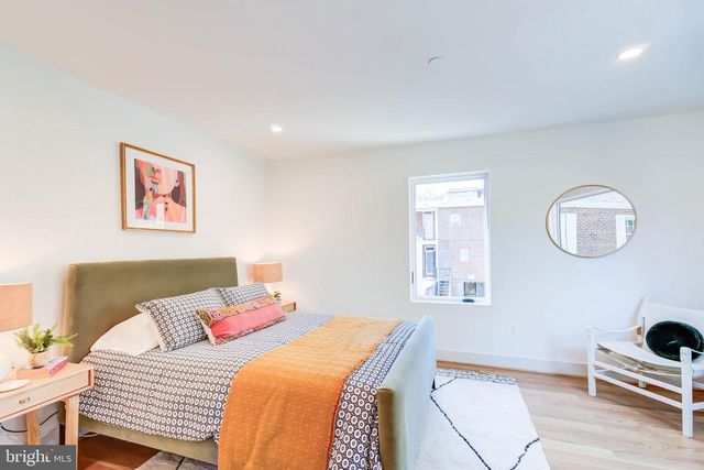 1327 IVES PL SE, Washington, DC 20003