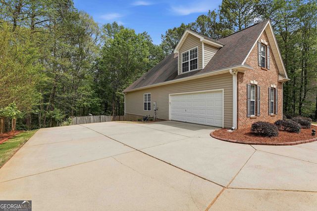 25 Lyndhurst Way, Sharpsburg, GA 30277