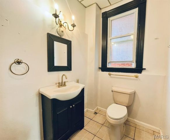 4371 W Belle Place, St Louis, MO 63108