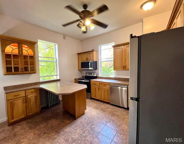 4371 W Belle Place, St Louis, MO 63108