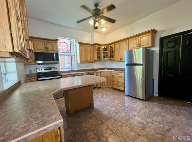 4371 W Belle Place, St Louis, MO 63108