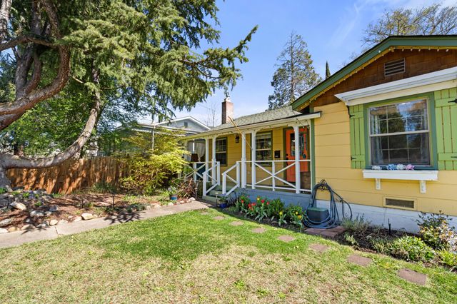 1427 NW Washington Boulevard, Grants Pass, OR 97526