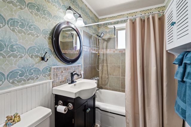 1427 NW Washington Boulevard, Grants Pass, OR 97526