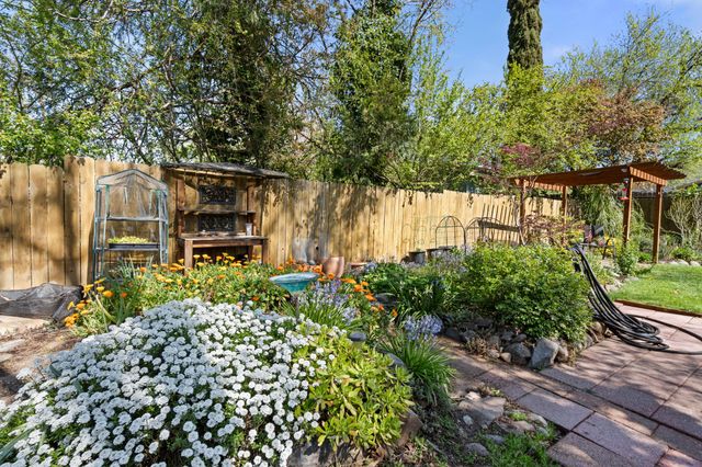 1427 NW Washington Boulevard, Grants Pass, OR 97526