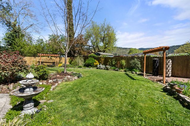 1427 NW Washington Boulevard, Grants Pass, OR 97526