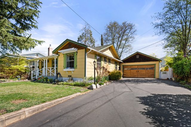 1427 NW Washington Boulevard, Grants Pass, OR 97526