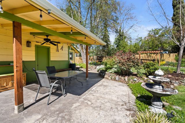 1427 NW Washington Boulevard, Grants Pass, OR 97526