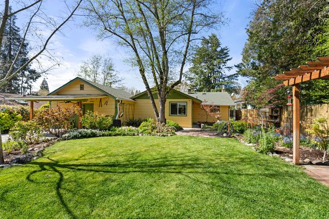 1427 NW Washington Boulevard, Grants Pass, OR 97526