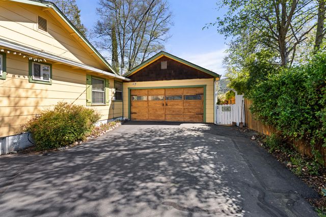 1427 NW Washington Boulevard, Grants Pass, OR 97526