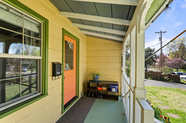 1427 NW Washington Boulevard, Grants Pass, OR 97526