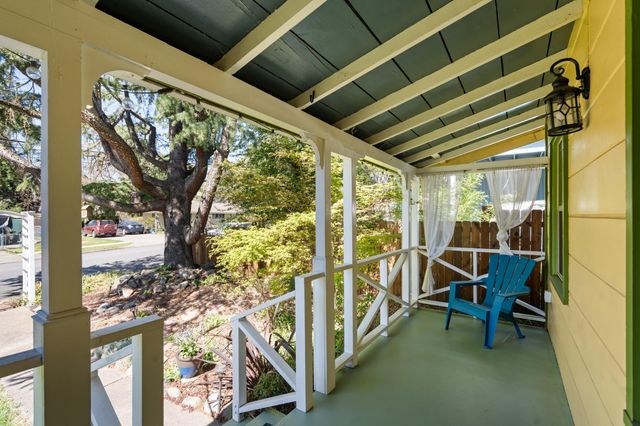 1427 NW Washington Boulevard, Grants Pass, OR 97526