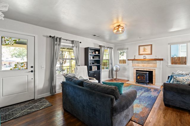 1427 NW Washington Boulevard, Grants Pass, OR 97526