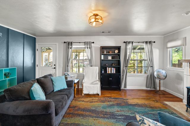 1427 NW Washington Boulevard, Grants Pass, OR 97526