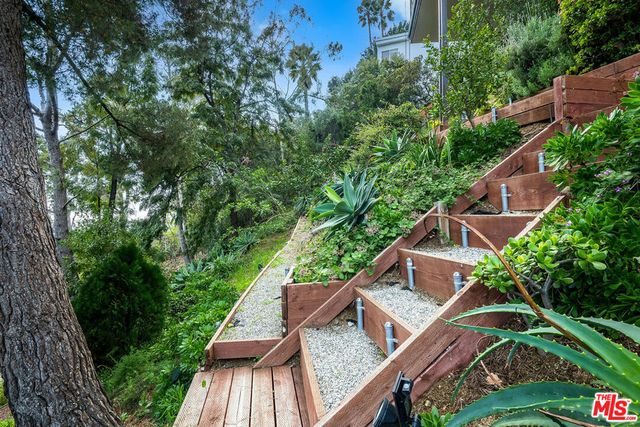 9234 Kinglet Drive, Los Angeles, CA 90069