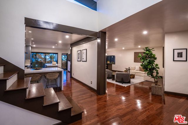 9234 Kinglet Drive, Los Angeles, CA 90069