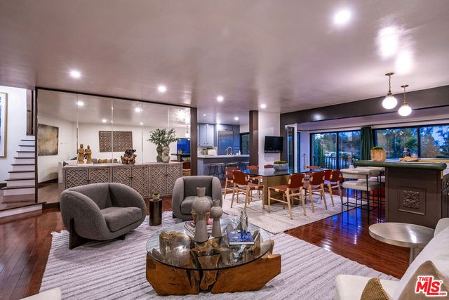 9234 Kinglet Drive, Los Angeles, CA 90069
