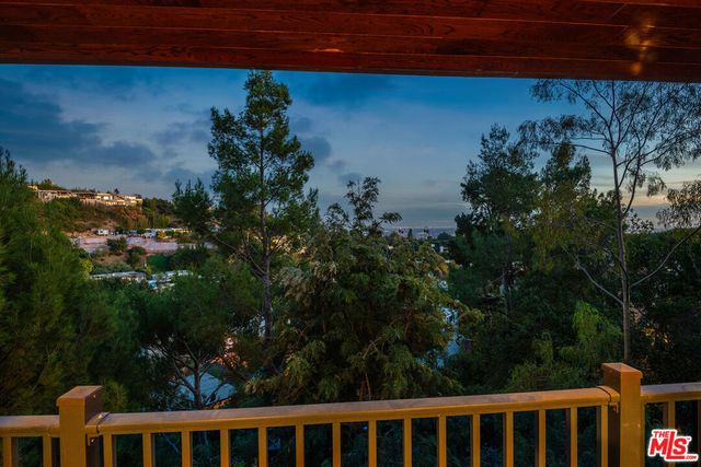 9234 Kinglet Drive, Los Angeles, CA 90069