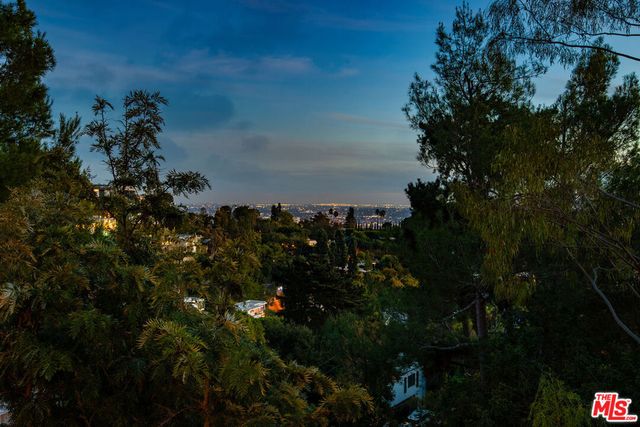 9234 Kinglet Drive, Los Angeles, CA 90069