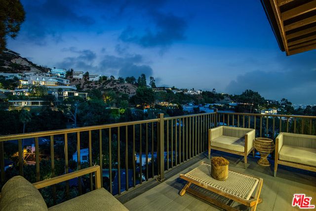9234 Kinglet Drive, Los Angeles, CA 90069