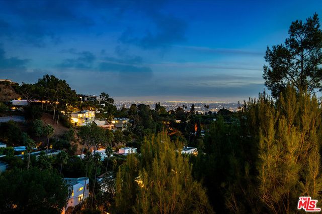 9234 Kinglet Drive, Los Angeles, CA 90069