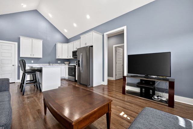 817 S Mountain St, Smithville, TN 37166